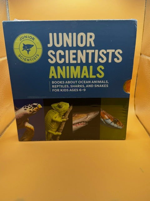 Junior Scientists Animals 4- Book Box Set Paperback New