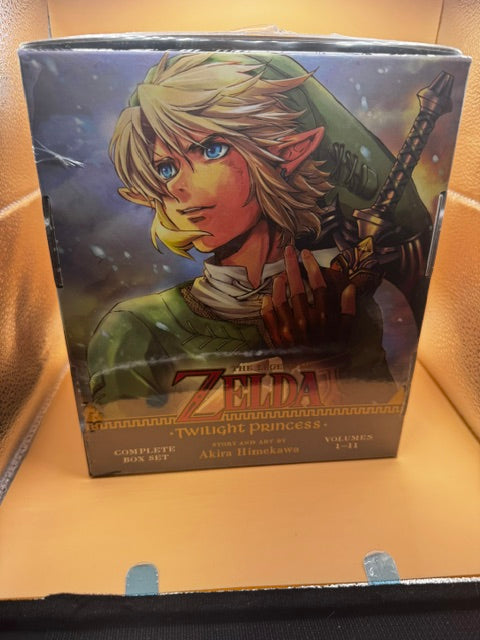 The Legend of Zelda: Twilight Princess Complete Box Set: Includes volumes 1-11