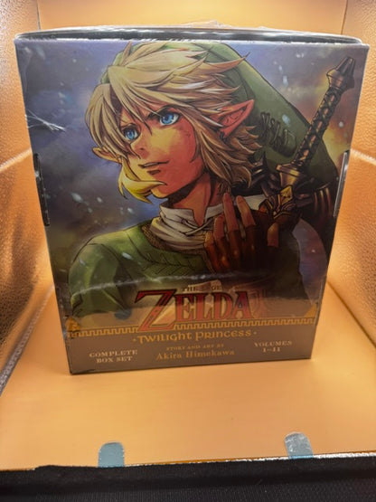 The Legend of Zelda: Twilight Princess Complete Box Set: Includes volumes 1-11